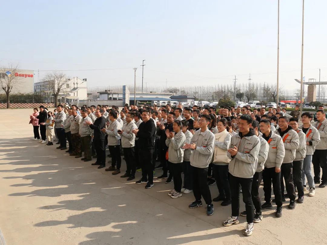 激情運(yùn)動,快樂工作——東岳機(jī)械股份舉辦第四屆趣味運(yùn)動會 激情運(yùn)動,快樂工作——東岳機(jī)械股份舉辦第四屆趣味運(yùn)動會