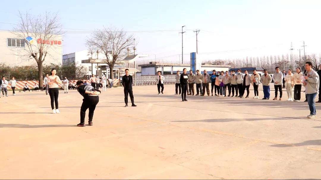 激情運(yùn)動,快樂工作——東岳機(jī)械股份舉辦第四屆趣味運(yùn)動會 激情運(yùn)動,快樂工作——東岳機(jī)械股份舉辦第四屆趣味運(yùn)動會