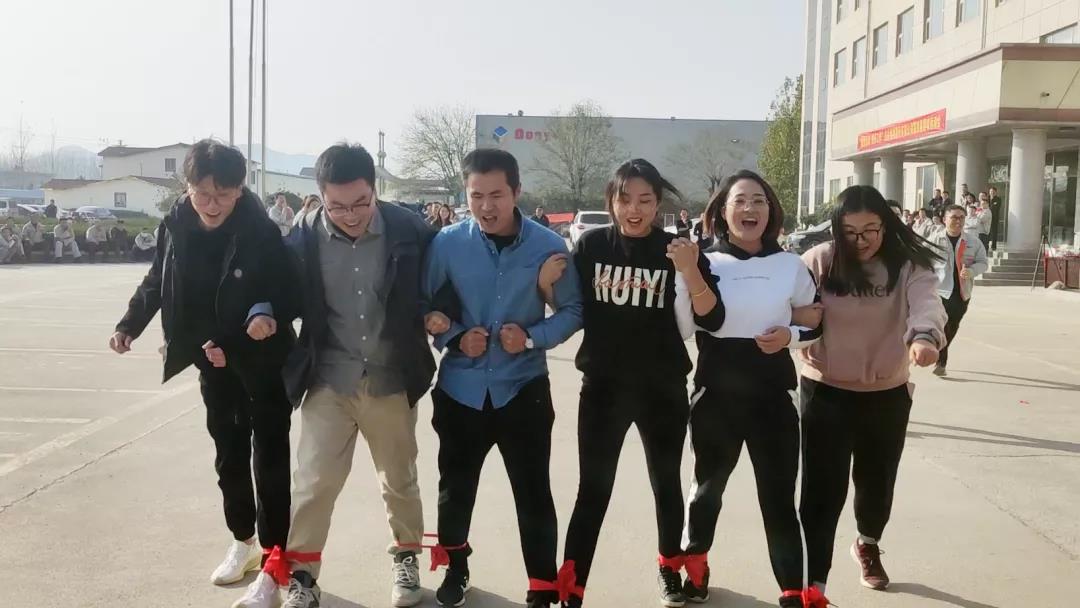 激情運(yùn)動,快樂工作——東岳機(jī)械股份舉辦第四屆趣味運(yùn)動會 激情運(yùn)動,快樂工作——東岳機(jī)械股份舉辦第四屆趣味運(yùn)動會