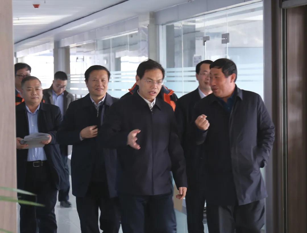 沂南縣縣委侯占夫書記一行蒞臨東岳機械調研工作 沂南縣縣委侯占夫書記一行蒞臨東岳機械調研工作